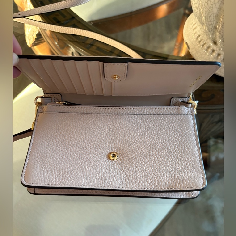 🩷🩷MICHAEL KORS JET SET LEATHER CHARL SMART PHONE CROSSBODY BAG IN SOFT PINK!🩷🩷 - Picture 4 of 10